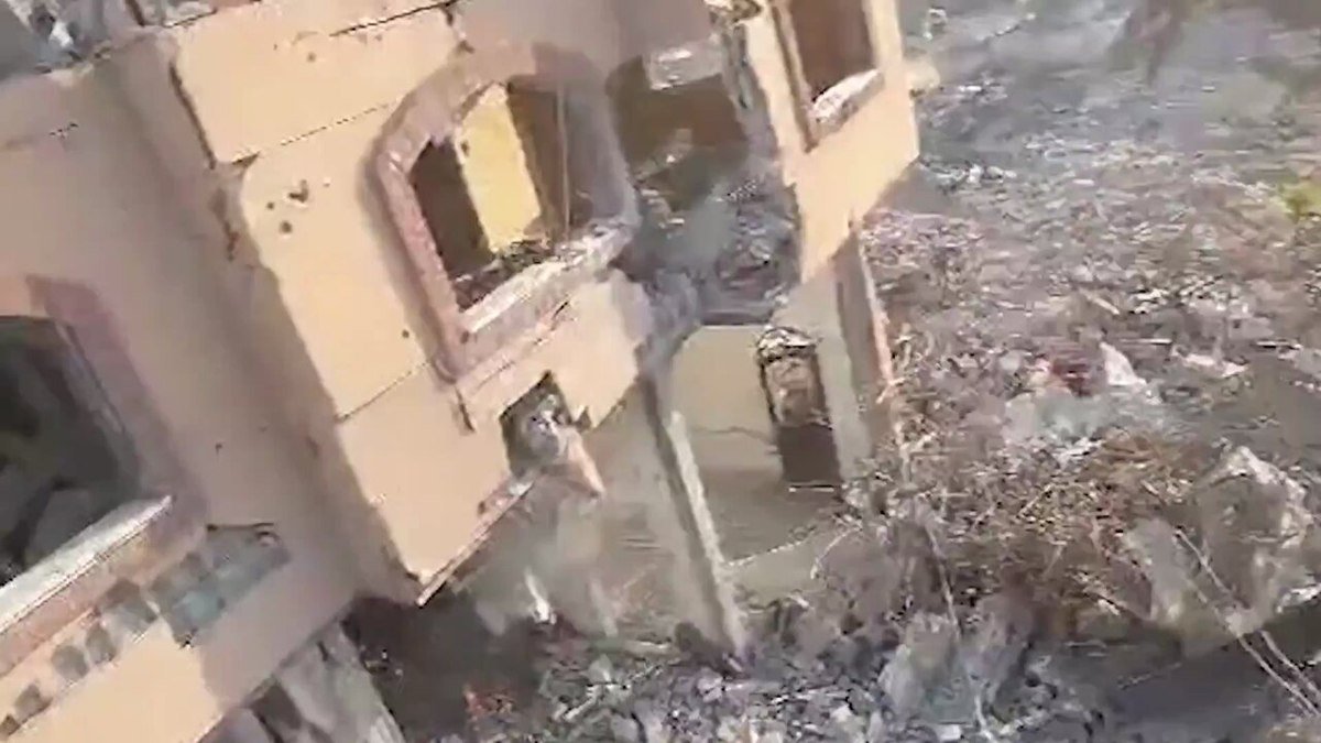 vídeo mostra líder do Hamas jogando pau em drone momentos antes de ser morto