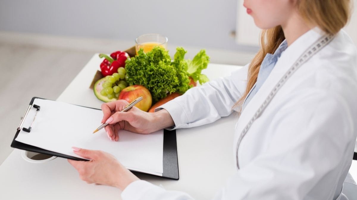 Qual a diferença entre nutricionista e nutrólogo?