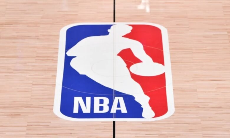 Finalistas do prêmio de MVP se enfrentam pelos playoffs da NBA Finalistas do prêmio de MVP se enfrentam pelos playoffs da NBA