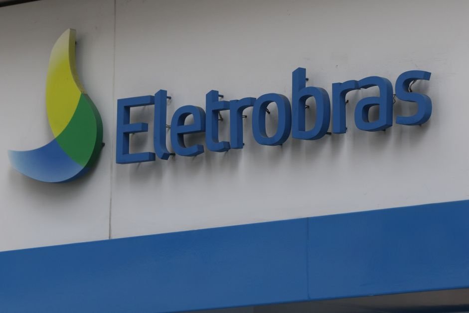 Eletrobras lança programa de demissão consensual incentivada Eletrobras lança programa de demissão consensual incentivada