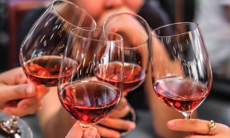 Uma taça de vinho ao dia ou não beber? Cientistas revelam o que é melhor para a saúde Uma taça de vinho ao dia ou não beber? Cientistas revelam o que é melhor para a saúde