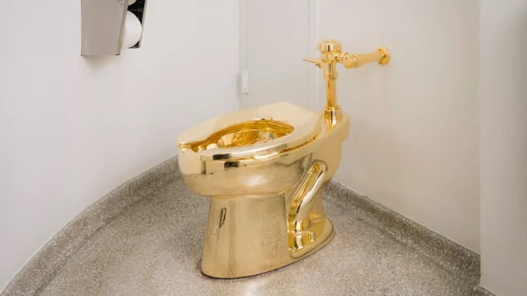 Homens são condenados na Inglaterra por roubo de privada de ouro