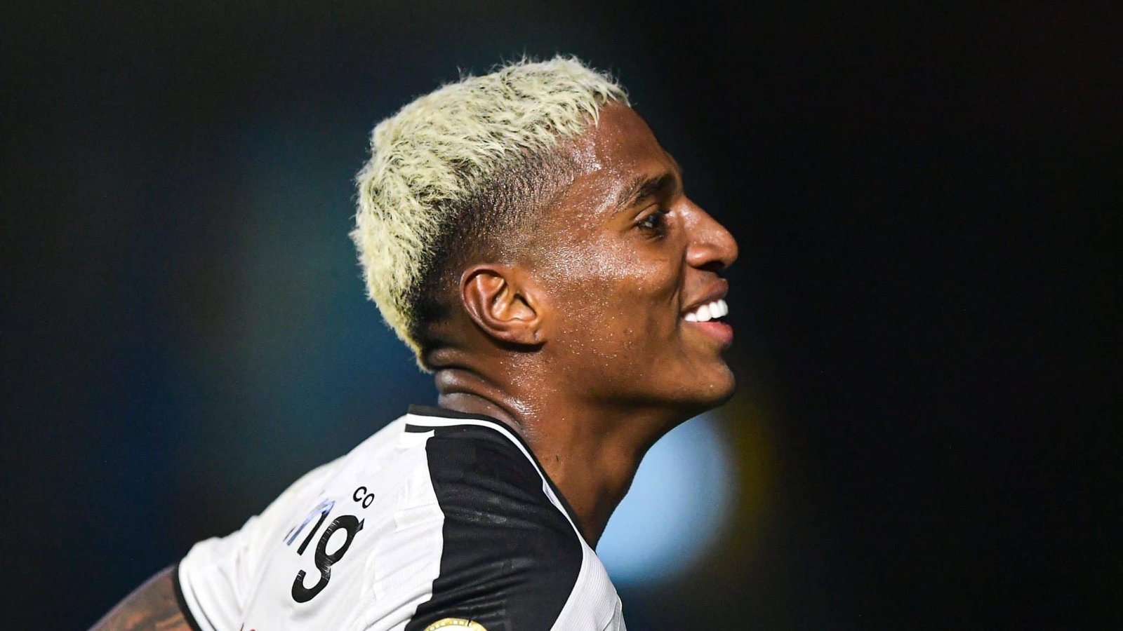 Emerson Rodríguez tem noite de redenção e inicia virada do Vasco sobre o Athletico-PR