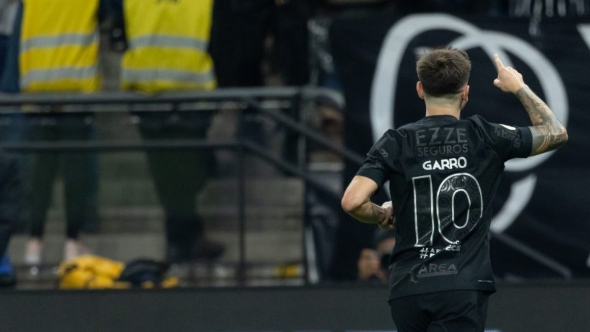 Corinthians supera o Vasco e engata sexta vitória seguida no Brasileirão