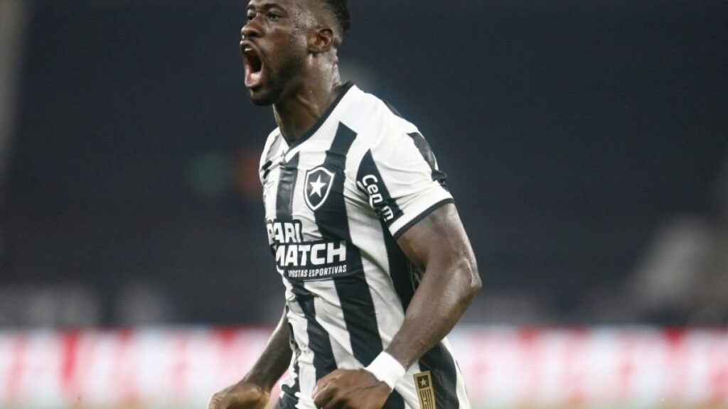 Bastos, do Botafogo, é convocado e defenderá a seleção de Angola na próxima Data-Fifa