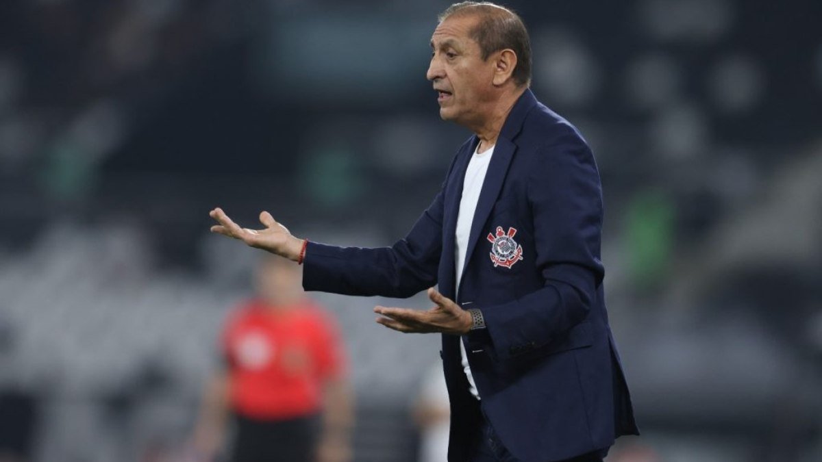 Díaz diz que Corinthians tem “nova mentalidade” e elogia disciplina do time