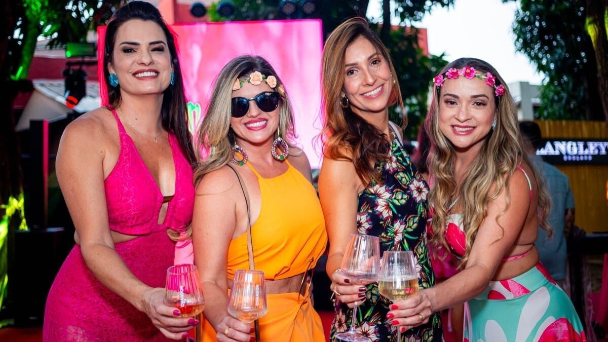 Flores, glamour e solidariedade marcam retorno da Festa das Flores