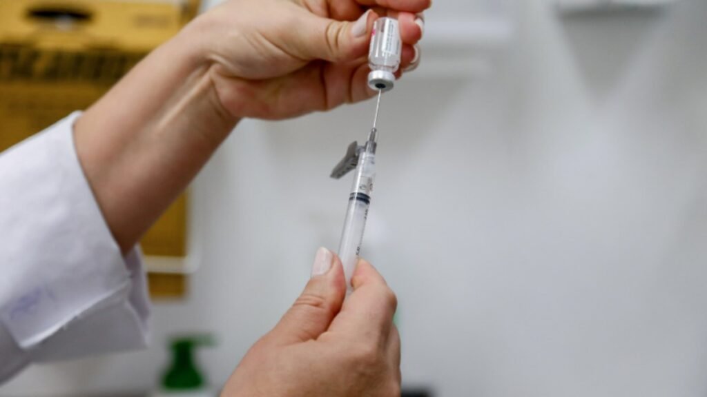 menos da metade das doses distribuídas constam como aplicadas