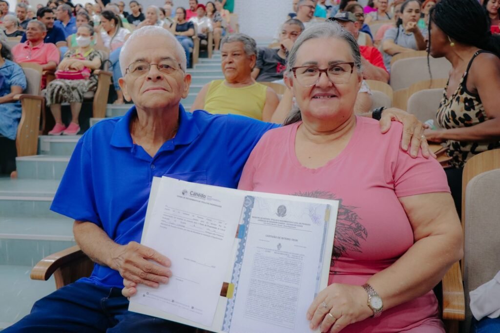 Mais de 2,1 mil famílias recebem escrituras residenciais em Senador Canedo