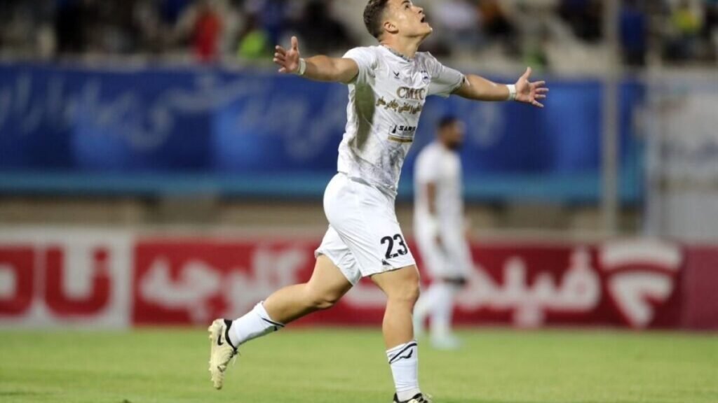 Nome de passagem pelo Corinthians estreia com gol na Ásia