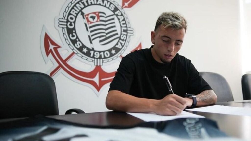 Corinthians renova com Ryan e estipula alta multa rescisória
