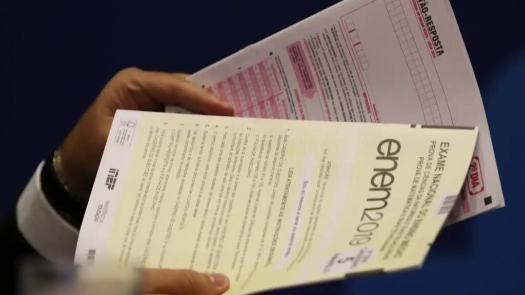 Enem 2025: ministro da Educação divulga datas da prova; veja