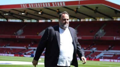 Quase parceiro do São Paulo, dono do Forest ‘invade’ gramado para discutir com técnico