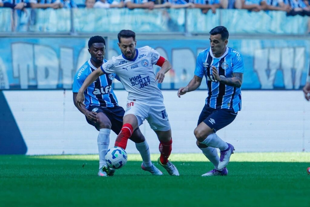 Grêmio é ‘salvo’ por arbitragem após reclamações e é a vez do Bahia questionar