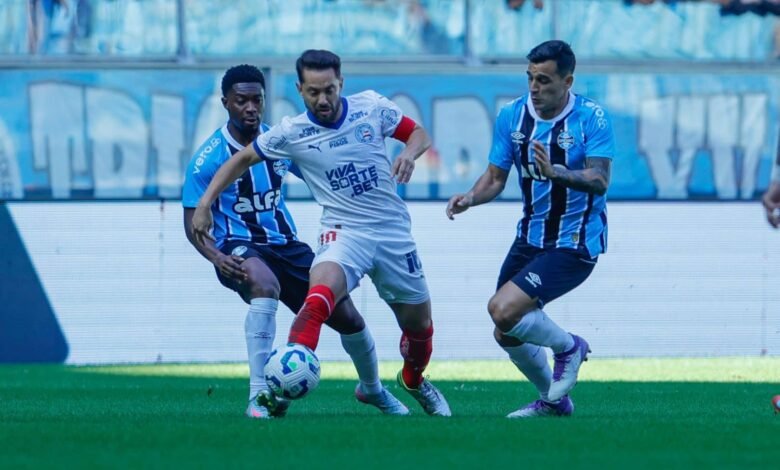 Grêmio é ‘salvo’ por arbitragem após reclamações e é a vez do Bahia questionar Grêmio é ‘salvo’ por arbitragem após reclamações e é a vez do Bahia questionar