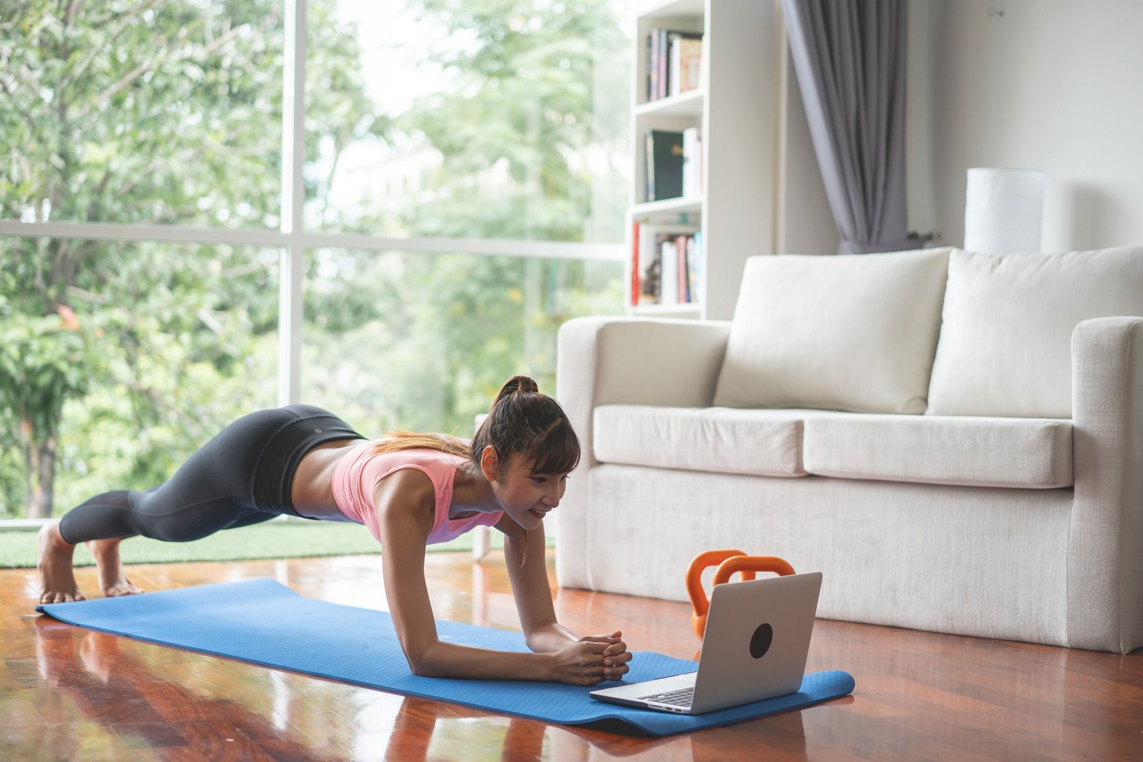 Sem tempo para academia? Veja como treinar em casa