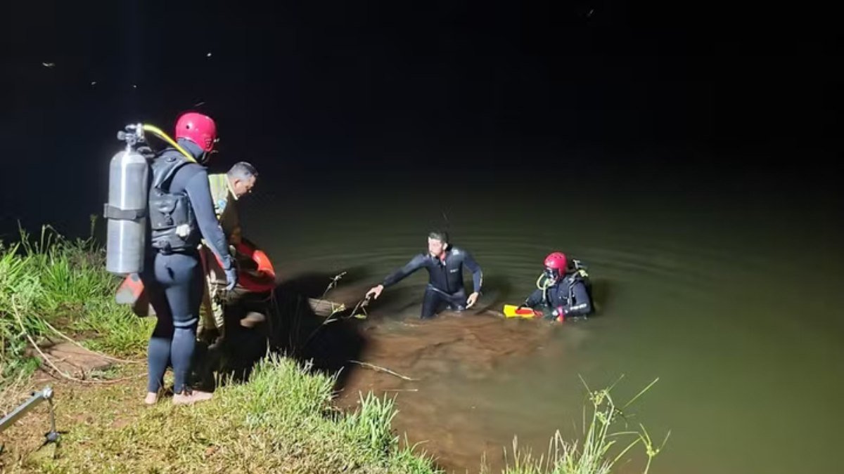 Criança anda mais de 3 km para pedir socorro após carro do pai cair em represa
