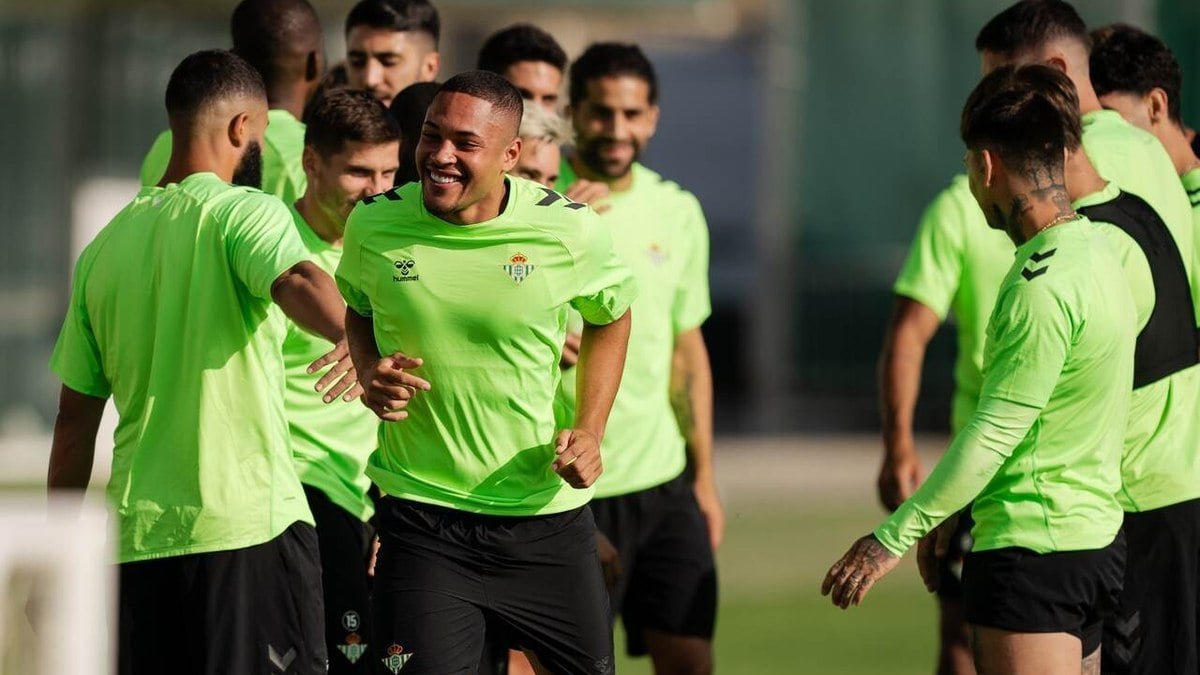 Betis anuncia contratação de Vitor Roque, por empréstimo