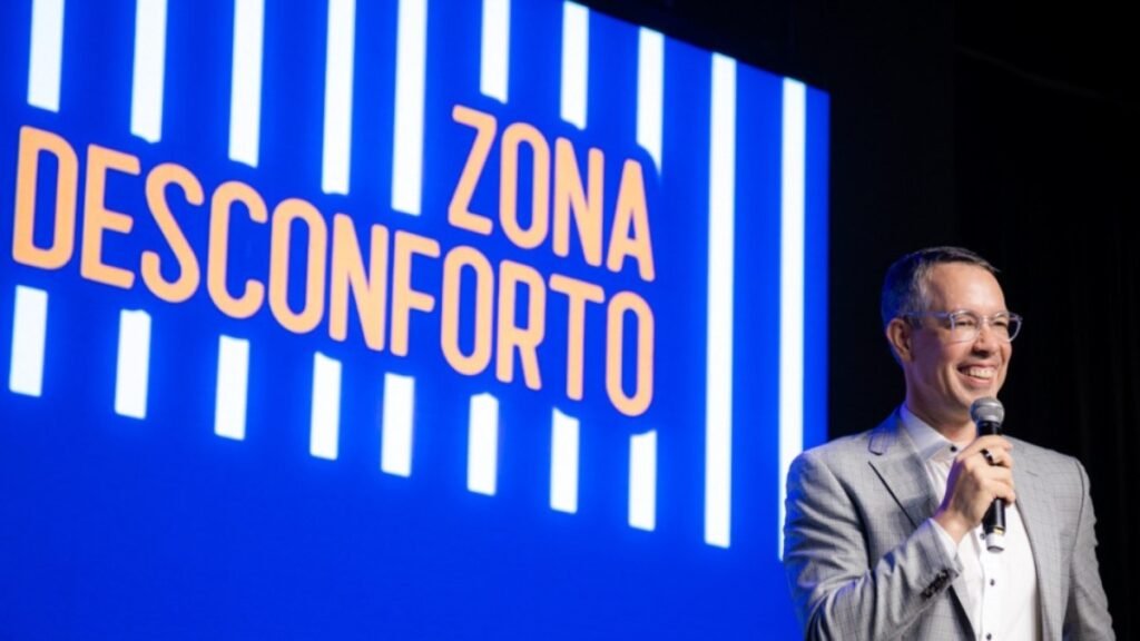 Em evento para mais de quatrocentas pessoas, Brunno Falcão lança novo livro em Brasília