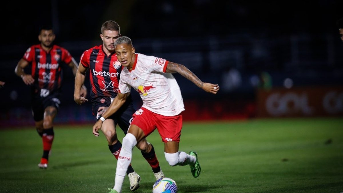 Red Bull Bragantino visita o Vitória em confronto direto pelo Brasileirão