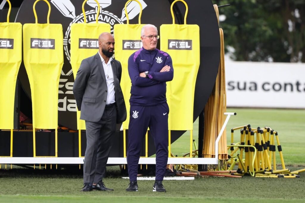 Fabinho Soldado seguirá no Corinthians mesmo em caso de saída de Augusto Melo?