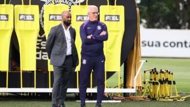 Fabinho Soldado seguirá no Corinthians mesmo em caso de saída de Augusto Melo?