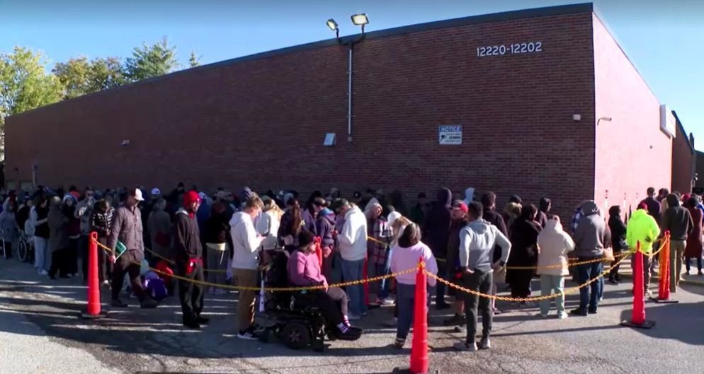 Eleições nos EUA: Filas para votar após urnas fecharem em Nevada podem durar horas