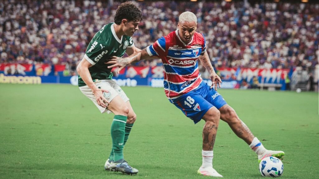 Brasileirão: Palmeiras dribla Lei do Ex, bate Fortaleza e volta à liderança