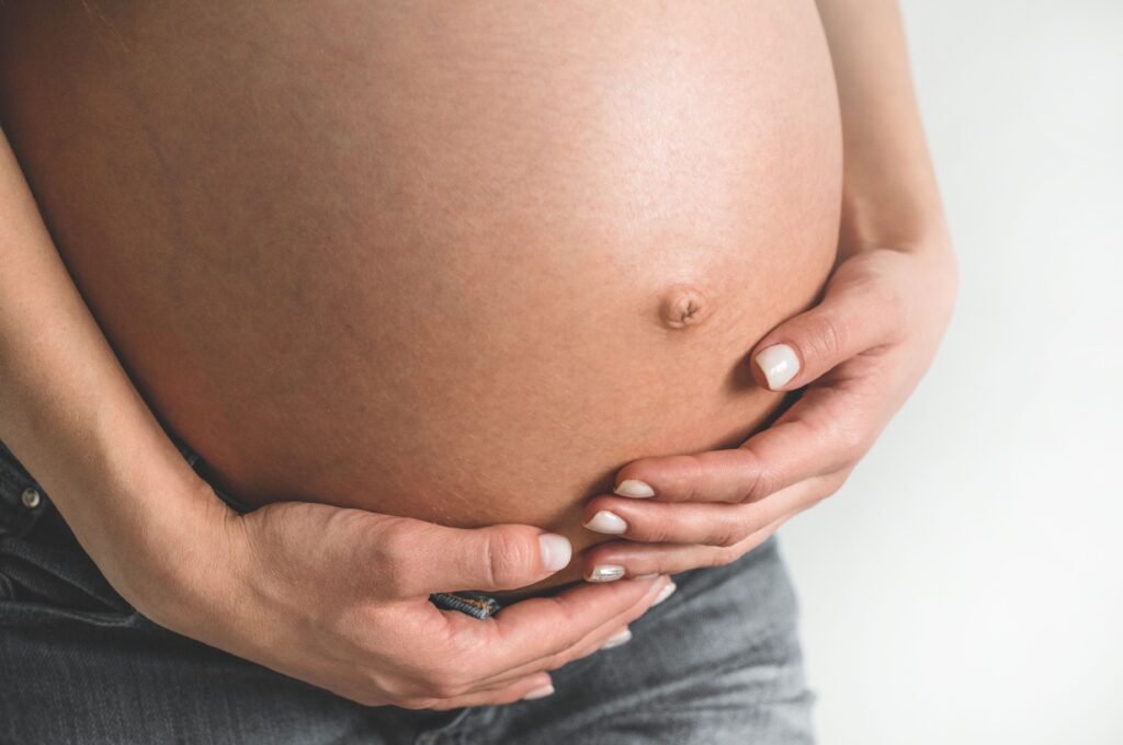 Perda de bebê com gestação avançada: entenda possíveis causas de óbito