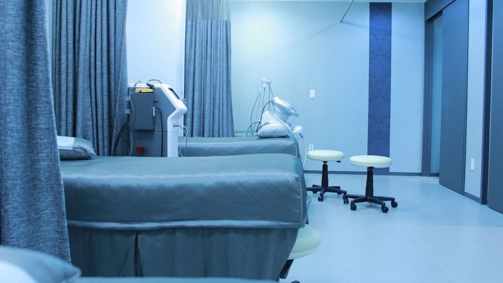 “Lipo da papada“: mulher fica em estado grave após procedimento feito por biomédica