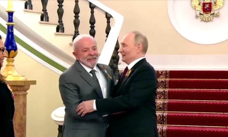 Putin recebe Lula para desfile do Dia da Vitória em Moscou nesta sexta (9) Putin recebe Lula para desfile do Dia da Vitória em Moscou nesta sexta (9)
