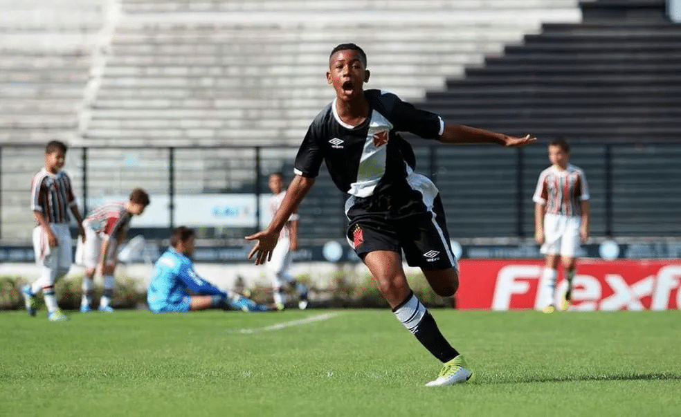 John Textor quer tirar maior joia do Vasco e levar ao Lyon