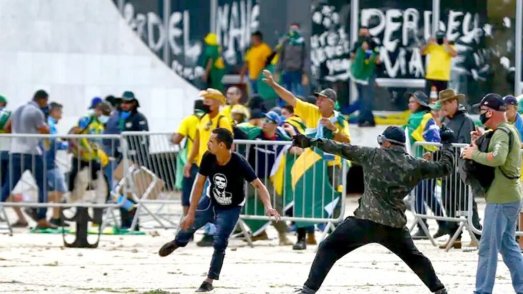Quarto brasileiro condenado pelos ataques do 8/1 é preso na Argentina com mala