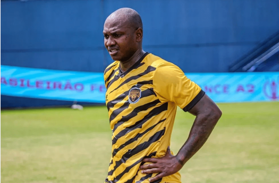 Criciúma anuncia pacote para Série B com nigeriano, ex-Vasco e jogador condenado Criciúma anuncia pacote para Série B com nigeriano, ex-Vasco e jogador condenado