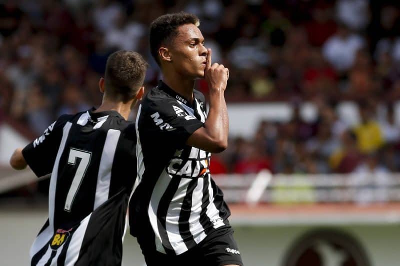 Por que cria do Atlético-MG ficou só dois meses no futebol português?