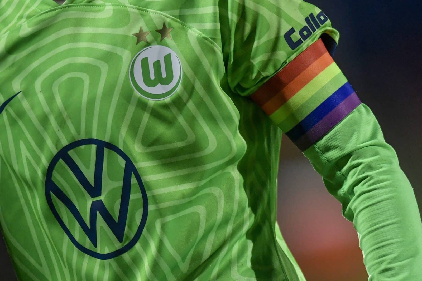 Ex-atacante da seleção alemã é acusado de homofobia após não autografar camisa