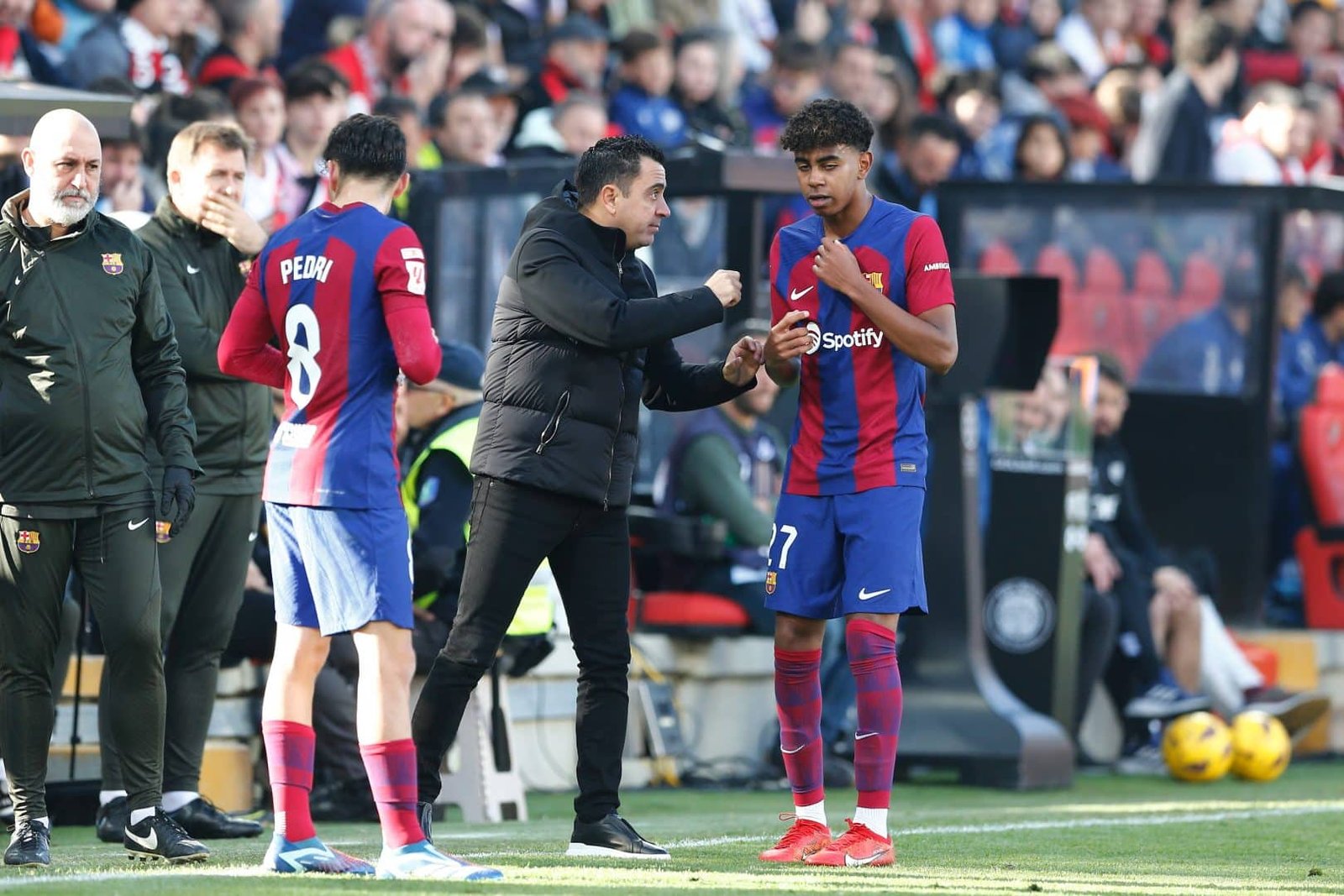 O dia em que Xavi impediu Yamal de trocar o Barcelona pelo PSG O dia em que Xavi impediu Yamal de trocar o Barcelona pelo PSG