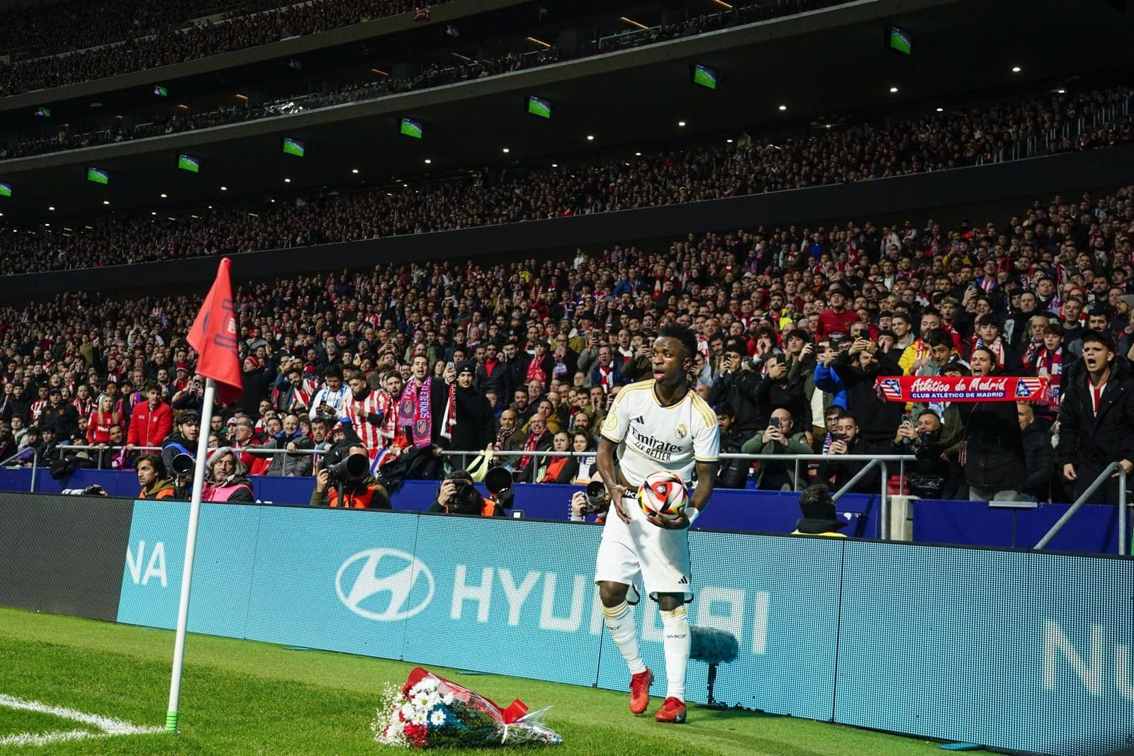 La Liga exige prisão de torcedores que incitaram ódio a Vinicius Jr antes de clássico