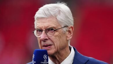 Técnico do Tottenham dá risada de ‘dor de cotovelo’ de Wenger