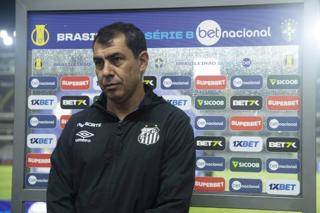 Após acesso, Carille reconhece que Santos está com planejamento para 2025 atrasado