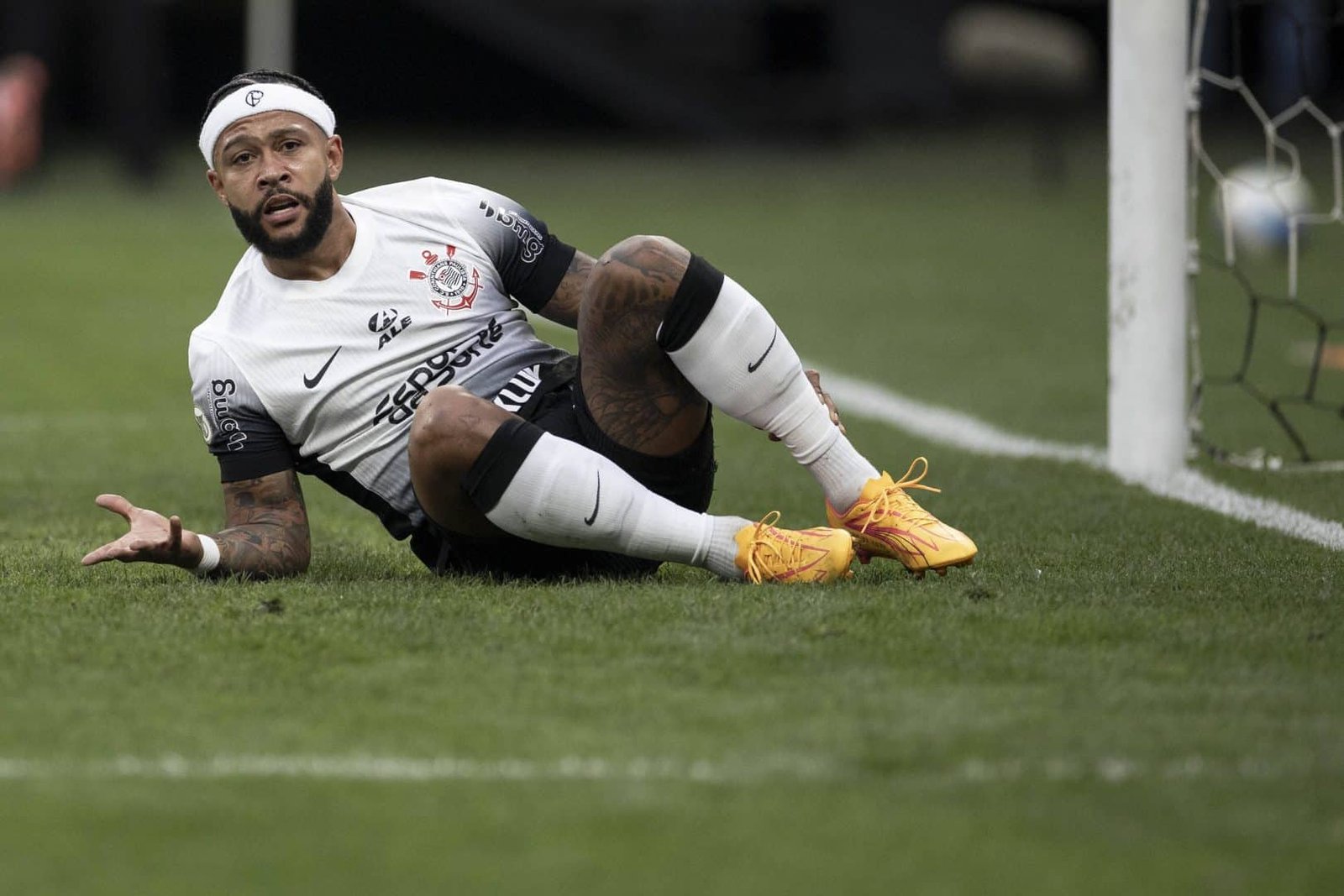 Para Memphis Depay, não dá para comparar Corinthians com Barcelona e Manchester United