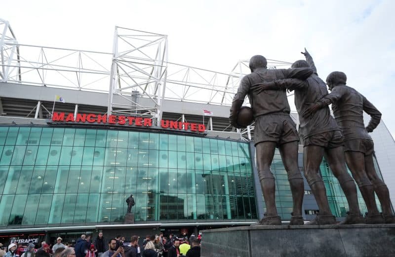 Novo estádio ou reforma do Old Trafford? Pesquisa revela preferência de torcedores do United