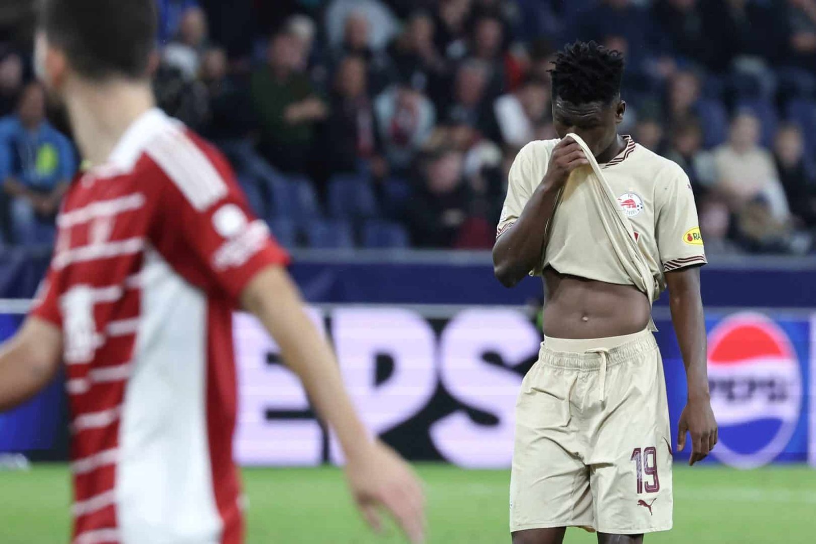 Perto do Mundial, Salzburg começa mal na Champions e toma atropelo do Brest