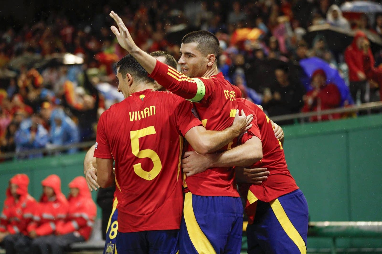 Álvaro Morata vai de vilão a herói em passeio da Espanha sobre a Sérvia