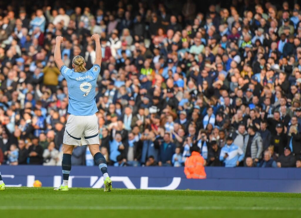 Haaland encerra jejum na Premier League e garante liderança e recorde para o City