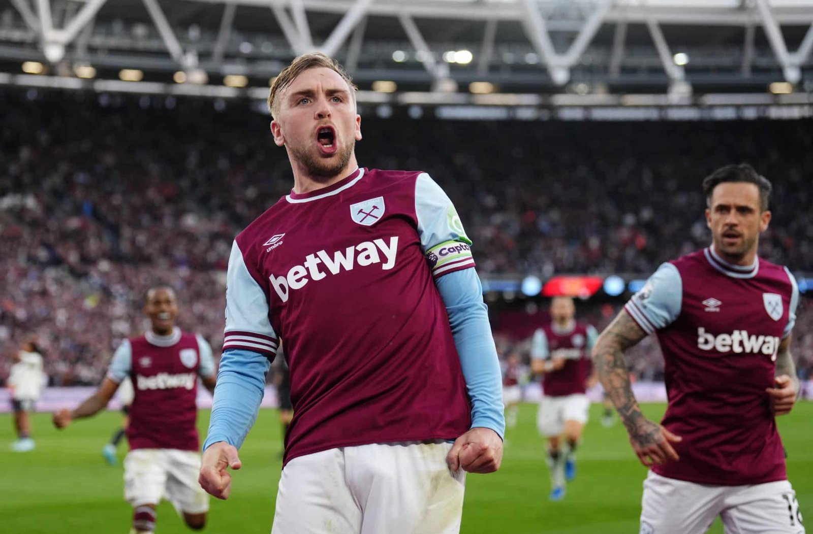 Pênalti à brasileira decide para o West Ham diante do United em Londres