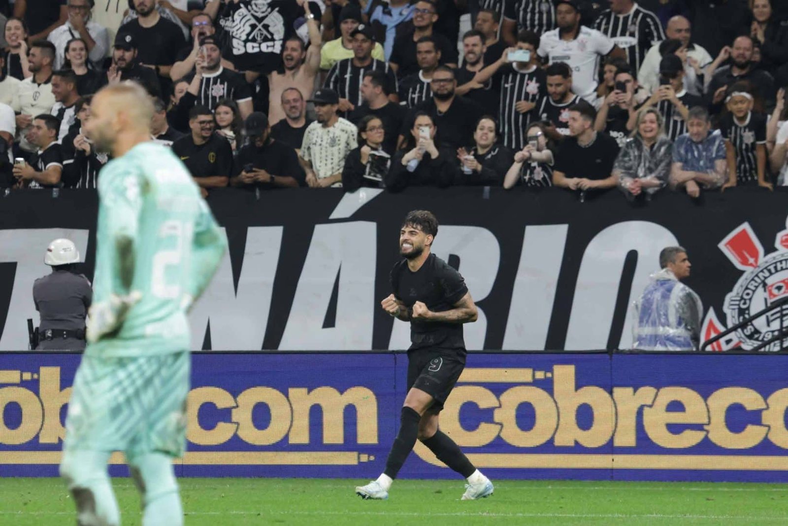 Por que o Corinthians não vai entrar na briga por Gabigol, de saída do Flamengo