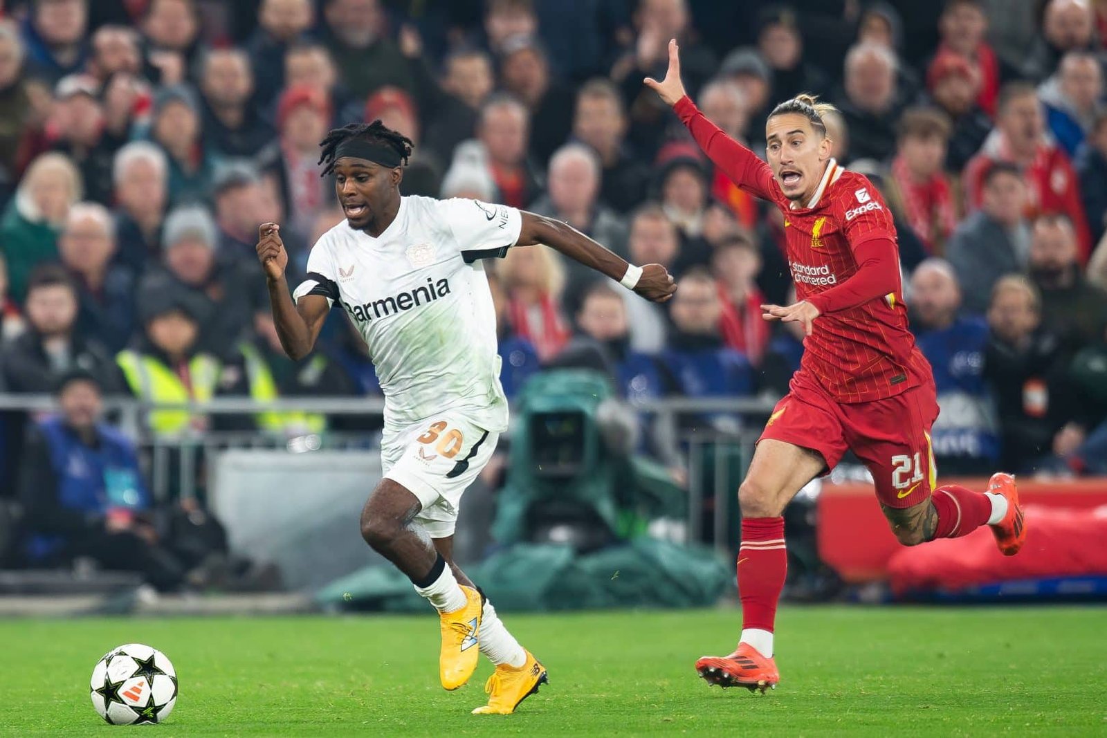 Indecisão de Arnold faz Liverpool preparar oferta de R$ 255 milhões por lateral holandês