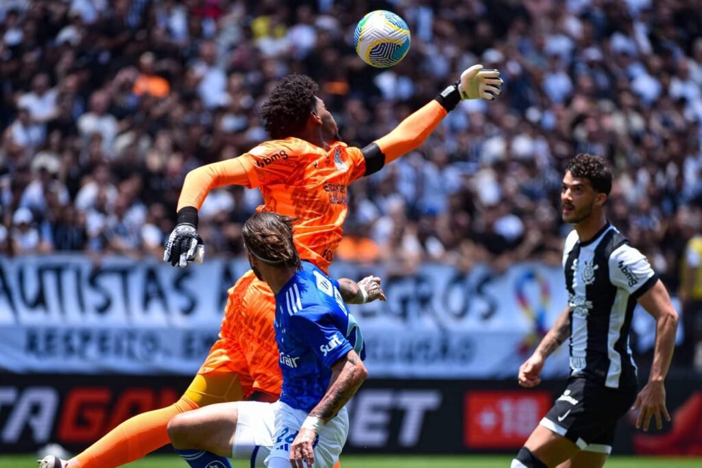 Corinthians paga Flamengo, compra Hugo Souza, mas tem sufoco