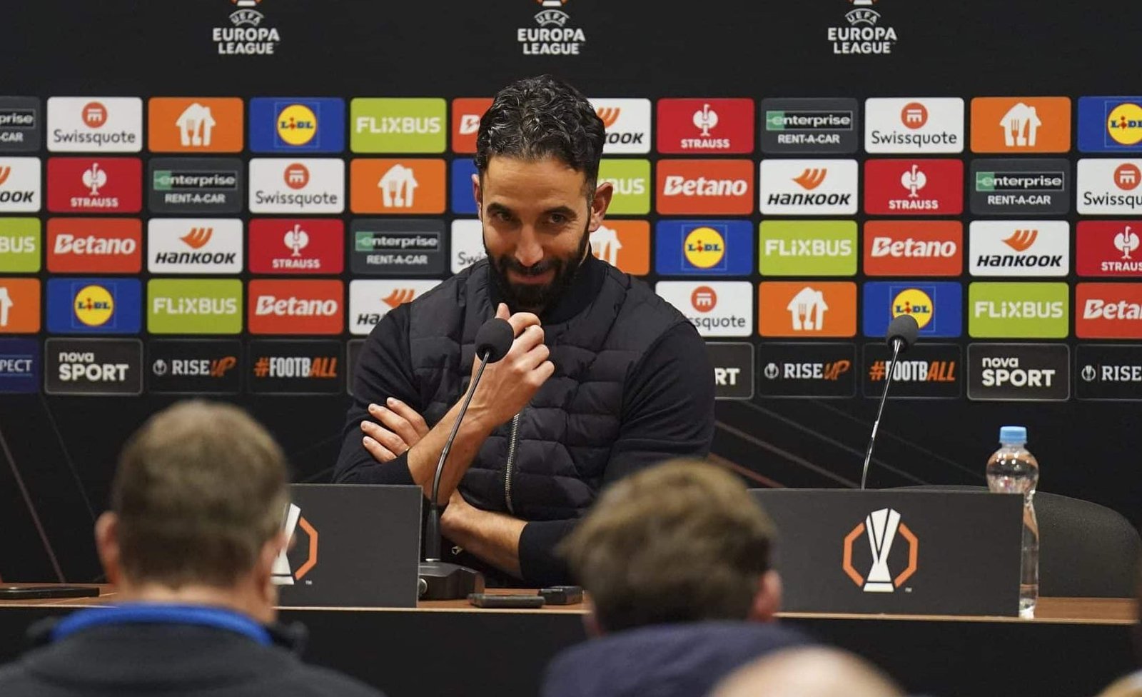 Amorim incentiva discussão no Manchester United após bate-boca entre atacantes